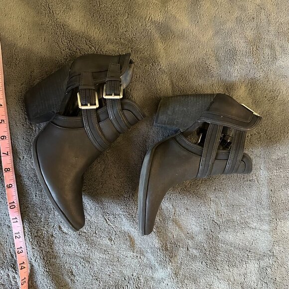 Black Pointed Toe Heel Ankle Booties Charles David Women 8.5 - Picture 4 of 8